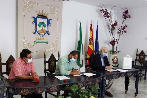 AXON COMUNICACION, El Ayuntamiento de Brenes firma un convenio con el Colegio de Veterinarios de Sevilla para la identificación de animales de compañía.