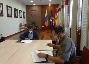 AXON COMUNICACION, El Colegio de Las Palmas y el Ayuntamiento de Tejeda suscriben un convenio para censar a los animales de compañía del municipio