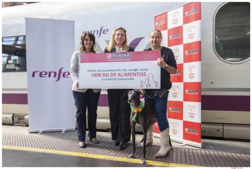 Purina y Renfe conmemoran primer aniversario del Servicio de Transporte Amigable para mascotas, donando 1800kg de alimentos a animales sin hogar
