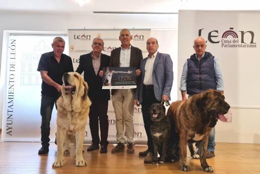 Más de 700 perros de un centenar de razas se citan este fin de semana en la Exposición Internacional Canina de León