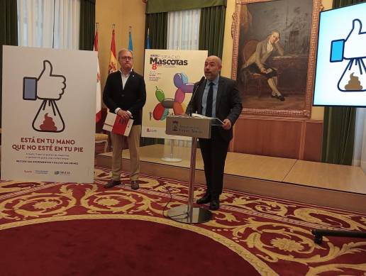 El Ayuntamiento de Gijón lleva a 'Espacio Mascotas' una campaña para evitar las 84.000 heces que recoge Emulsa al año