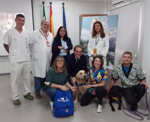 El Área Sanitaria Axarquía inicia su quinto programa de terapia asistida con perros de la mano de Perruneando