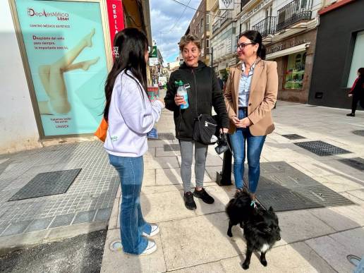 Málaga concluye la fase informativa sobre recogida de excrementos de mascotas y comenzará a sancionar