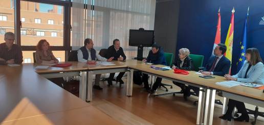El Sindicato de Veterinarios de Castilla y León (SIVECAL-USCAL) prosigue con las reuniones parlamentarias para sacar adelante la Ley de Salud Pública de Castilla y León