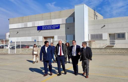 Prieto visita las instalaciones de exportación de animales vivos del Port de Tarragona