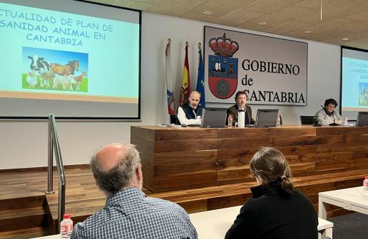 Palencia informa al sector del Plan de Sanidad Animal del Gobierno de Cantabria para 2024