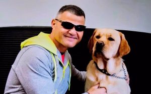David Casinos, campeón paralímpico con perro guía: "La gente no se da cuenta de que el animal está llevando una vida"