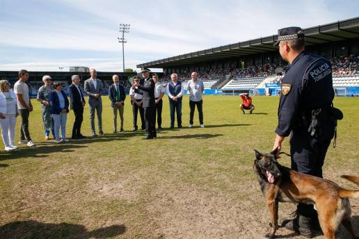 Más de 6.000 escolares de Cantabria asisten en Torrelavega a una exhibición de perros policía