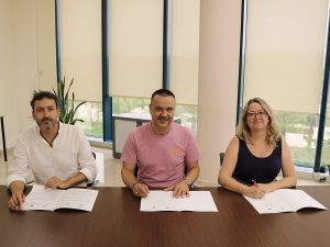 La UMH y Aigües i Sanejament d'Elx firman un acuerdo para el seguimiento de aves en el Clot de Galvany