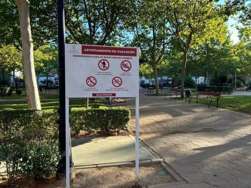 La entrada a perros en la zona de paseo de los parques de Tarancón está permitida siempre sujetos con correa