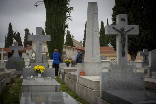 Los animales domésticos podrán acceder a los cementerios municipales de Madrid con cadena
