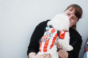 PACMA quiere que se fomente la adopción de perros en los partidos de fútbol
