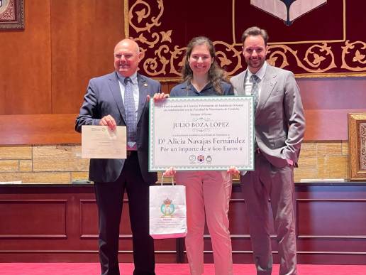 La Real Academia de Ciencias Veterinarias de Andalucía Oriental entrega el premio Julio Boza al mejor expediente académico de veterinaria de las Facultad de Córdoba curso 2023-24
