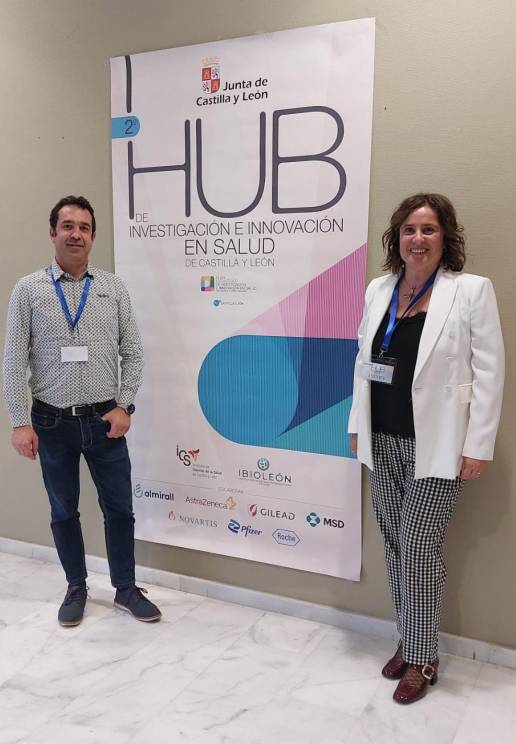 La Directora General de Planificación Sanitaria, Investigación e Innovación de Castilla y León, felicita y pone como ejemplo durante su intervención en el XI Congreso de Veterinarios de Castilla y León a la Doctora en Veterinaria, Dña. María Rodríguez por conseguir el Primer Premio del II Concurso de Retos en Innovación de la Salud de Castilla y León