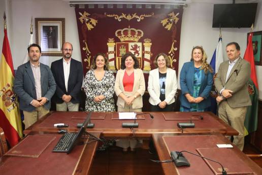 Tacoronte firma un convenio con el Colegio de Veterinarios de SC de Tenerife para reforzar el control y bienestar de las mascotas