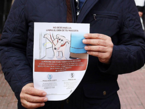 El Ayuntamiento de Alcalá recuerda que es obligatorio limpiar los orines de perros con sanciones de hasta 3.000 euros