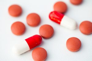 Analizan el motivo por el que los antibióticos pueden fallar incluso contra bacterias no resistentes