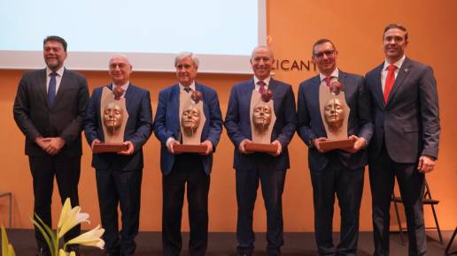 Mojica, el COMA, Badiola y Olcina, premios One Health de la gala por el 120 aniversario de Icoval