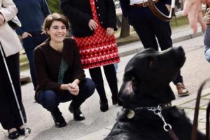 Derechos Sociales garantizará que las personas con discapacidad puedan acceder con sus perros de asistencia a espacios de uso público en todo el territorio nacional