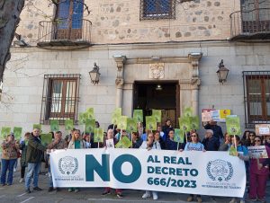 Cerca de un centenar de veterinarios se manifiestan en Toledo contra la ley de medicamentos veterinarios