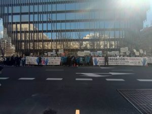 Cerca de 400 veterinarios se manifiestan en Madrid contra la Ley del Medicamento: "Es injustificada y desproporcionada"