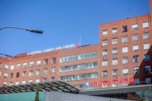 H. Clínico realiza un programa con perros para mejorar la salud mental de pacientes con trastornos alimenticios