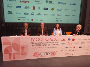 Rubira resalta el papel de los veterinarios en la ganadería en la inauguración del IX Congreso Nacional de ANAVEPOR