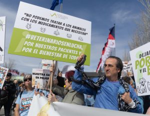 El Comité de Crisis Veterinario solicita reuniones con Planas y Mónica García por la "grave" situación del sector