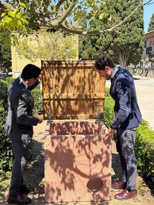 El Ayuntamiento de Valencia instala casetas comedero para las colonias felinas del Cementerio General