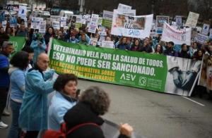 El Congreso acuerda que los veterinarios puedan ceder en consulta los medicamentos necesarios para tratar a un animal