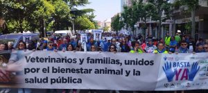 Veterinarios se movilizan en León y Valladolid para pedir una ley que garantice el bienestar animal y la salud pública