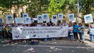 Miles de veterinarios se manifiestan en toda España y exigen la derogación del Real Decreto 666/2023 del Gobierno