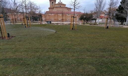 El Ayuntamiento limitará la suelta de perros en zonas verdes con áreas de esparcimiento canino