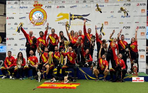 El Agility español de la RSCE hace historia en el deporte canino coronándose en el Mundial de Agility FCI 2025 de Suecia