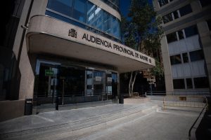 Juzgan a una pareja por someter a un perro que les dieron en acogida a "constantes" golpes y patadas