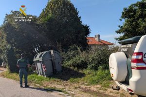 Investigada una vecina de Cangas por supuestamente deshacerse de dos cachorros de gato tirándolos a un contenedor