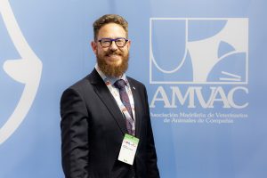 Entrevista a Víctor Fernández, Presidente de AMVAC : Impulsando el Futuro de la Oncología y Enfermedades Infecciosas Felinas en el I Congreso VET CATS