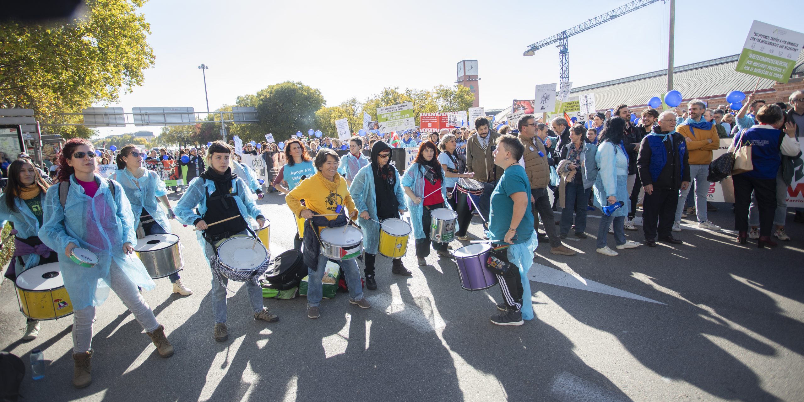 3.000 veterinarios se concentran ante el MAPA para exigir la derogación del RD 666/2023 y reclamar diálogo real al Gobierno
