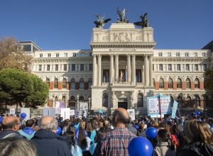 3.000 veterinarios se concentran ante el MAPA para exigir la derogación del RD 666/2023 y reclamar diálogo real al Gobierno