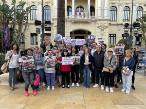 PSOE pide cese de edil por incumplir normativa de gatos comunitarios y exige cumplir Ley de Bienestar Animal