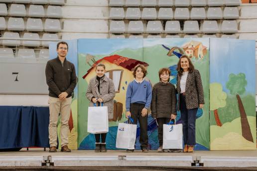 Cerca de 180 voluntarios se suman a la campaña para concienciar sobre la recogida de excrementos caninos