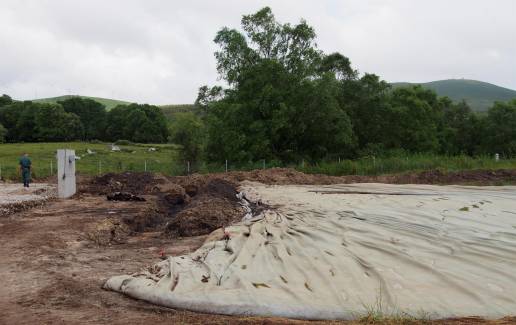 Investigan al administrador de una explotación ganadera de Muras (Lugo) por un vertido de purines al río Landro en junio