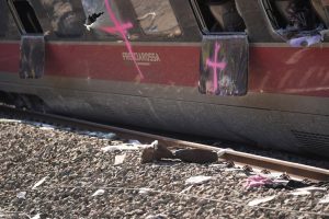 Cuatro perros de la Guardia Civil participan en la búsqueda de víctimas en los trenes en Adamuz