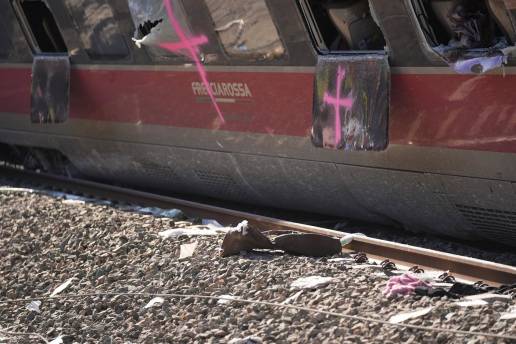 Cuatro perros de la Guardia Civil participan en la búsqueda de víctimas en los trenes en Adamuz
