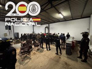 Un detenido y diez gallos de pelea rescatados tras desmantelar un reñidero entre Camas y Tomares