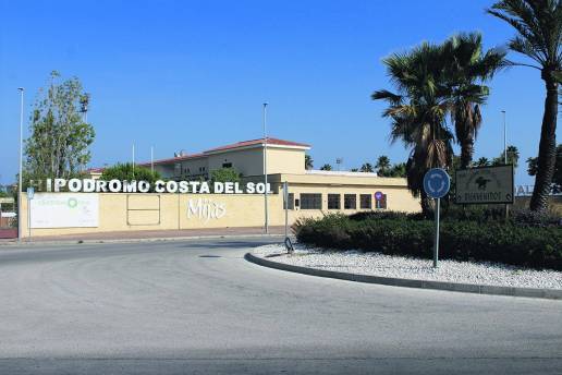 Mijas pone el hipódromo a disposición de municipios vecinos para acogida de caballos y otros animales