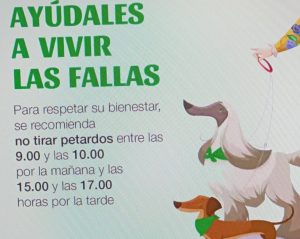 València repartirá 3.500 pañuelos verdes para identificar a los perros que buscan un paseo tranquilo en Fallas