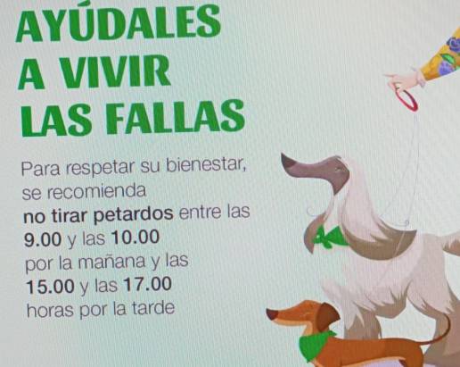 València repartirá 3.500 pañuelos verdes para identificar a los perros que buscan un paseo tranquilo en Fallas
