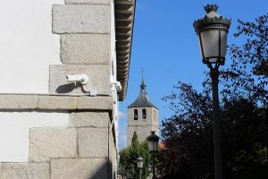 El Ayuntamiento de Galapagar usará drones y cámaras de videovigilancia para sancionar las heces caninas sin recoger
