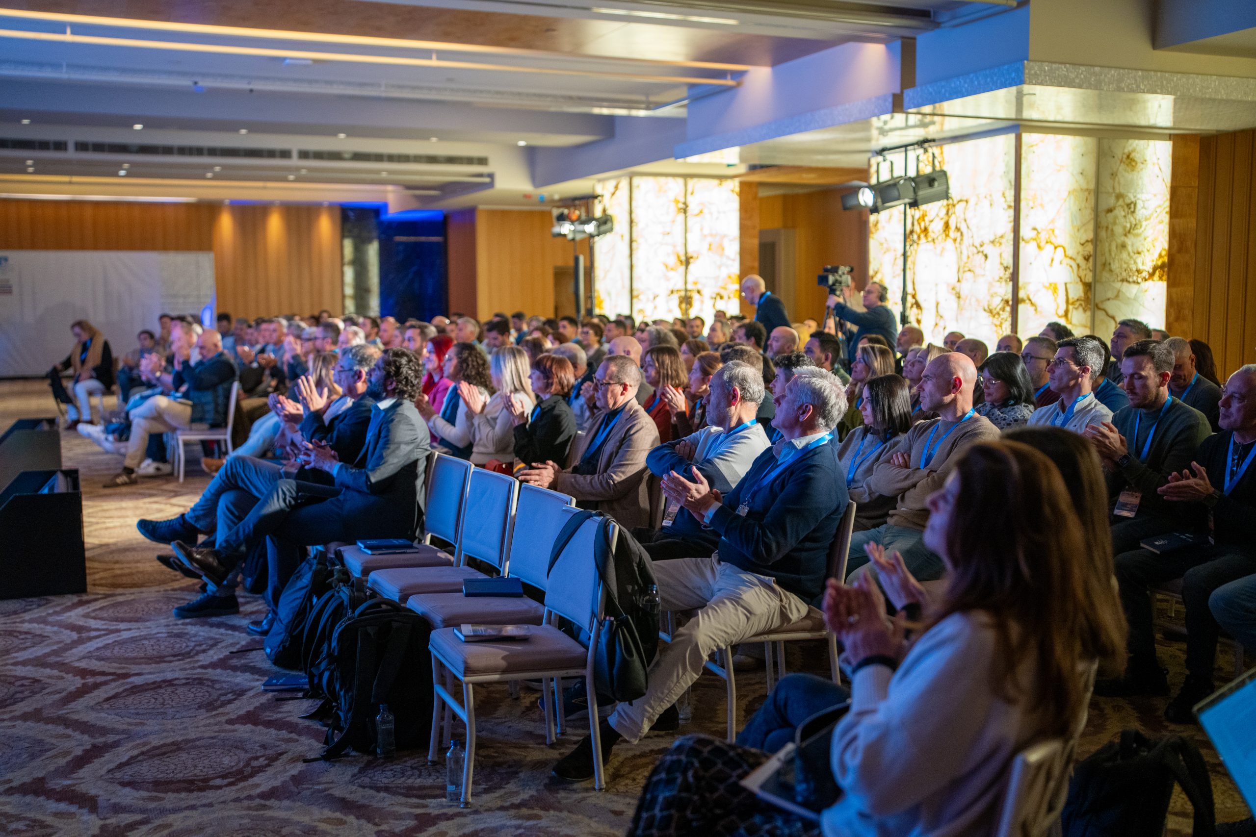 Diez años tendiendo puentes: Elanco y el canal especializado de mascotas celebran el Petshop Fórum 2026